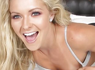 Splendid pornstar shoves her new toy in her pink pearl