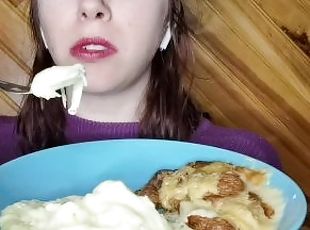 asmr mukbang aligot et croissant au jambom