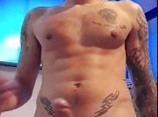 masturbation, énorme-bite, gay, branlette, solo, musclé, minet, tatouage, bite