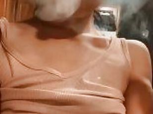 amador, babes, adolescente, sozinho, fumando, tetas-pequenas, provocando