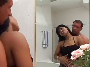 baignade, gros-nichons, fellation, ébène, hardcore, latina, black, salope, ejaculation, douche